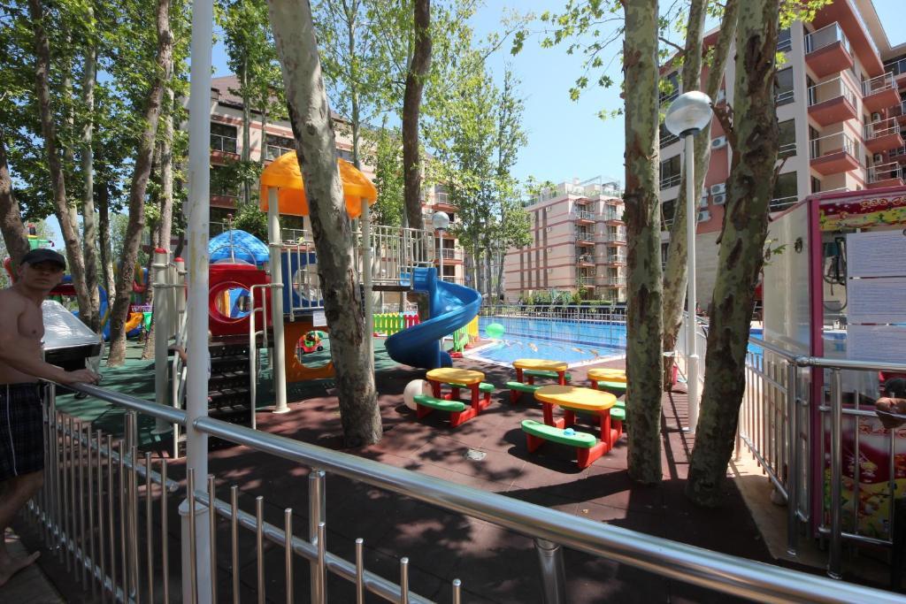 Menada Tarsis Apartments Sunny Beach Exterior foto
