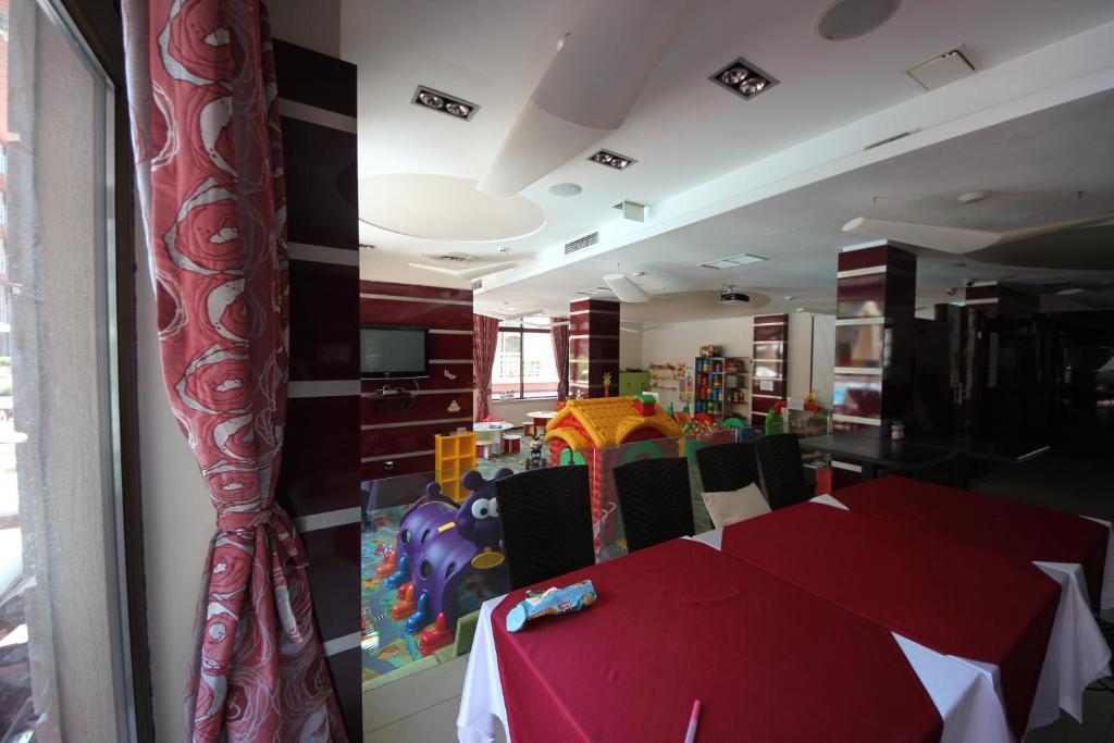 Menada Tarsis Apartments Sunny Beach Exterior foto